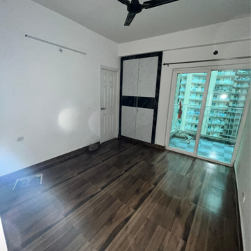 Room in 3 BHK Apartment at Migsun Wynn Boulevard, Eta Ii Greater Noida – for Rent