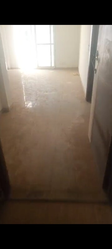 Room in 3 BHK Apartment at Samridhi Grand Avenue, Tech Zone 4 Greater Noida – for Sale