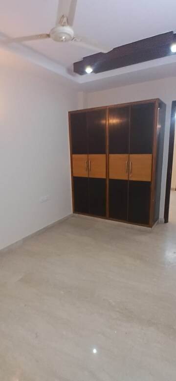 Room in 3 BHK Builder Floor at Shivalik Colony – for Rent
