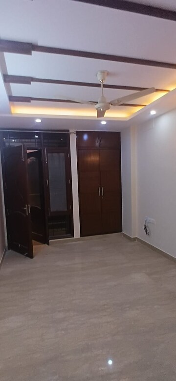 Room in 3 BHK Builder Floor at Shivalik Colony – for Rent