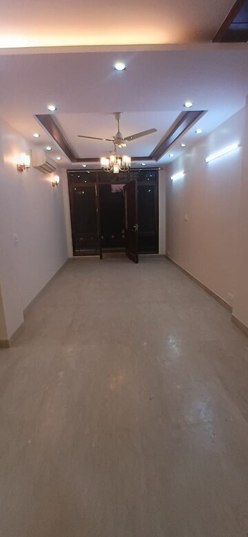Room in 3 BHK Builder Floor at Shivalik Colony – for Rent