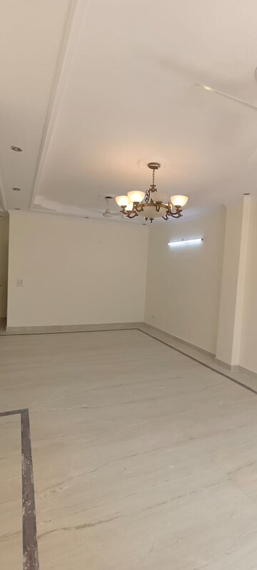 Room in 3 BHK Builder Floor at Kalkaji – for Rent