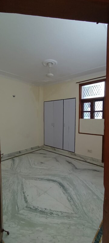 Room in 3 BHK Builder Floor at Kalkaji – for Rent