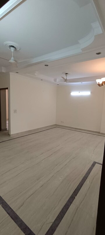 Room in 3 BHK Builder Floor at Kalkaji – for Rent