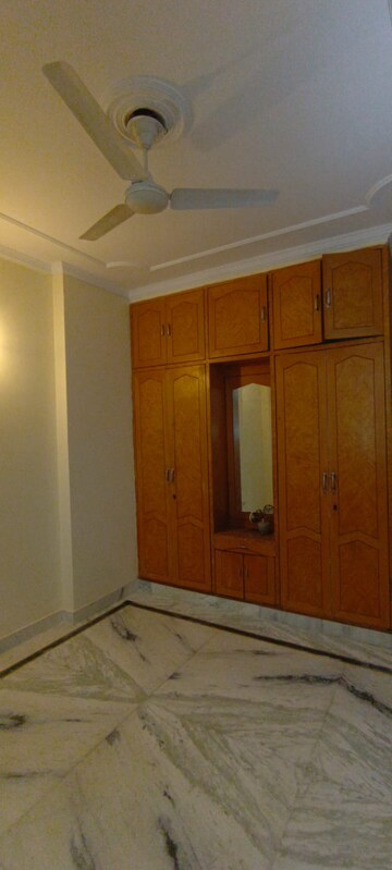 Room in 3 BHK Builder Floor at Kalkaji – for Rent