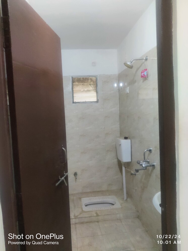 Bathroom, macker-silver-estate-vertica 3 Bedroom 1350 Sq.Ft. Apartment In Katara Hills Bhopal 7984364