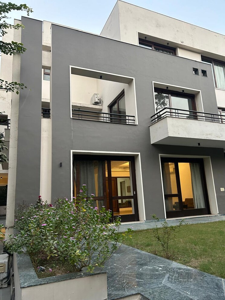 Exterior View, dlf-building-10 5 Bedroom 4512 Sq.Ft. Villa In Dlf Phase ii Gurgaon 7984363