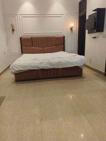 Bedroom in 1 RK Builder Floor at Ansal Sushant Lok I, Sector 43 – for Rent
