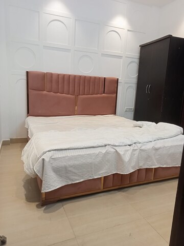 Bedroom in 1 RK Builder Floor at Ansal Sushant Lok I, Sector 43 – for Rent