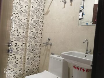 Bathroom in 1 BHK Builder Floor at Unitech South City II, Sector 50 – for Rent