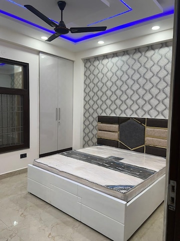Bedroom in 4 BHK Builder Floor at Mahaveer Plaza Vasundhara, Vasundhara Sector 7 – for Rent