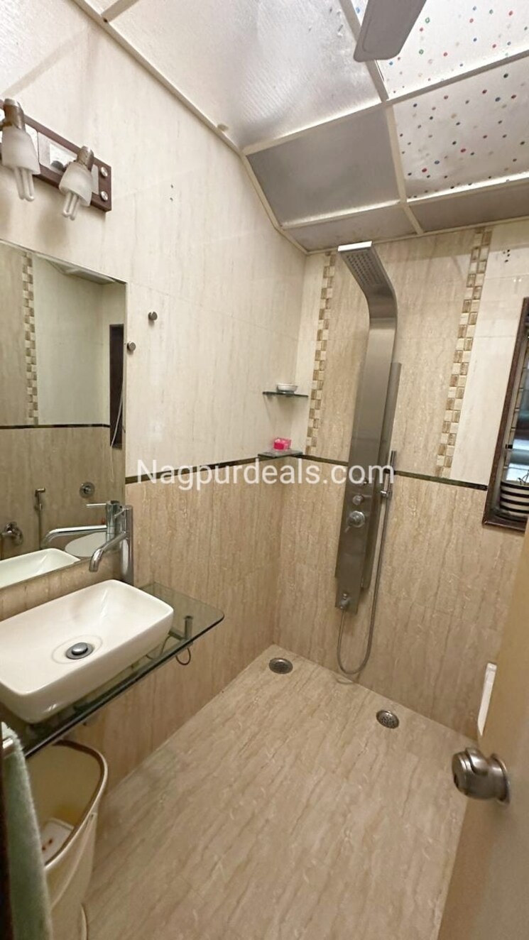 Bathroom, bptp-district-3 3 Bedroom 150 Sq.Yd. Builder Floor In Sector 85 Faridabad 7984428