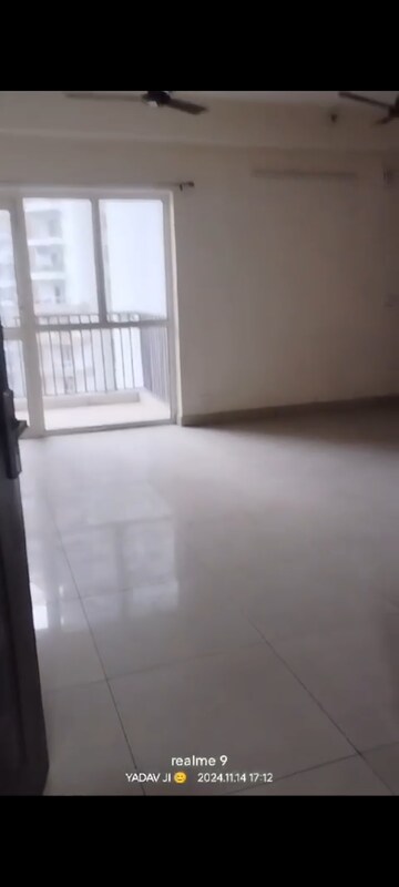 Room in 3 BHK Apartment at Panchsheel Greens, Sector 16 Greater Noida – for Rent