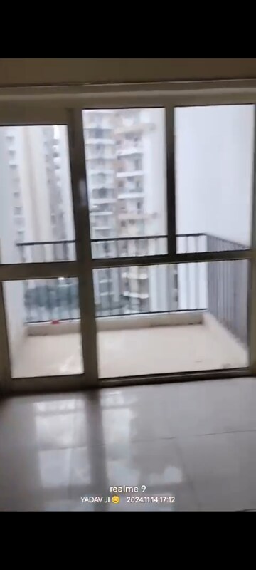 Room in 3 BHK Apartment at Panchsheel Greens, Sector 16 Greater Noida – for Rent
