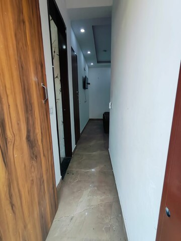 Building Lobby in 1 RK Builder Floor at Ansal Sushant Lok I, Sector 43 – for Rent