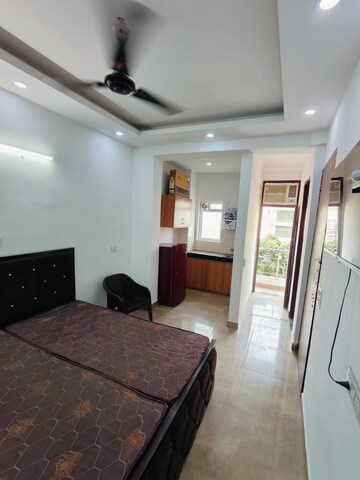 Building Lobby in 1 RK Builder Floor at Ansal Sushant Lok I, Sector 43 – for Rent