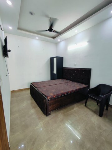 Living Room in 1 RK Builder Floor at Ansal Sushant Lok I, Sector 43 – for Rent