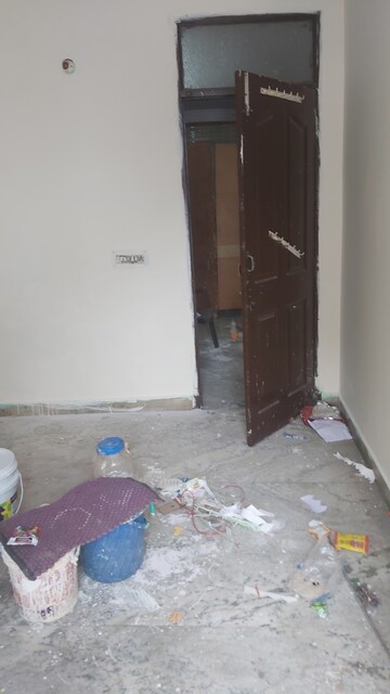 Furnished Amenities in 1.5 BHK Builder Floor at Mayur Vihar – for Rent