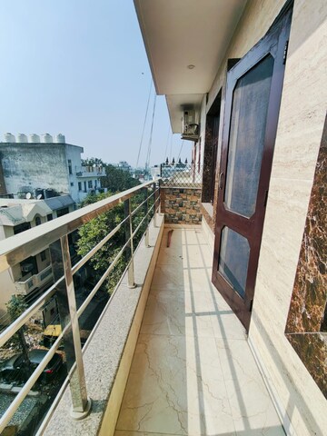 Balcony in 1 BHK Builder Floor at Ansal Sushant Lok I, Sector 43 – for Rent
