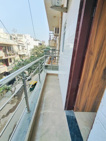 Balcony in 1 BHK Builder Floor at Ansal Sushant Lok I, Sector 43 – for Rent