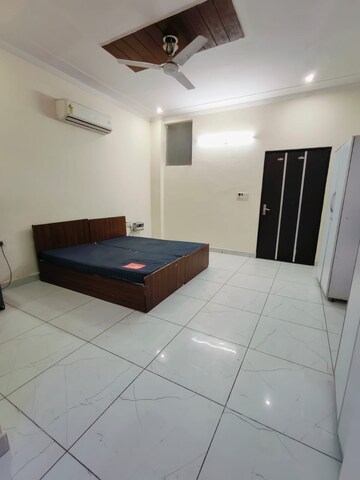 Living Room in 1 RK Builder Floor at Ansal Sushant Lok I, Sector 43 – for Rent