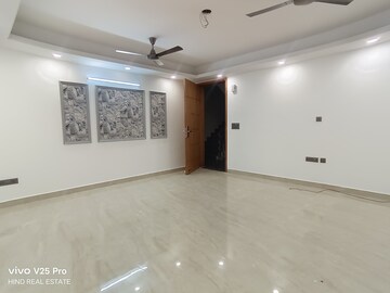 Room in 3 BHK Apartment at Vasant Kunj – for Rent
