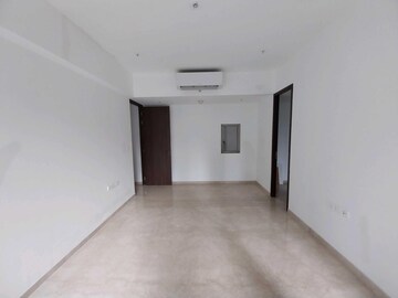 Room in 3 BHK Apartment at Lodha Trump Tower, Worli – for Rent