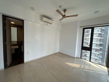 Room in 3 BHK Apartment at Lodha The Park, Worli – for Rent