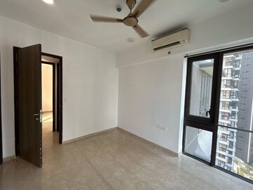Room in 3 BHK Apartment at Lodha The Park, Worli – for Rent