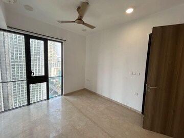 Room in 3 BHK Apartment at Lodha The Park, Worli – for Rent