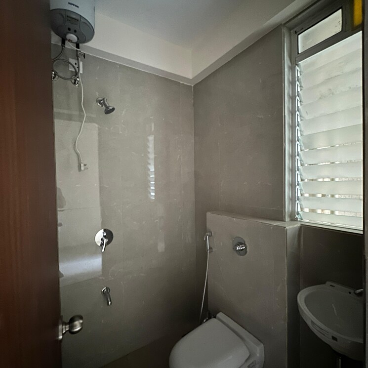 Bathroom, raj-tattva 4 Bedroom 2065 Sq.Ft. Apartment In Kapur Bawdi Thane 7984661