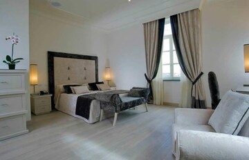 Living Room in 4 BHK Apartment at Ahuja Towers, Prabhadevi – for Rent