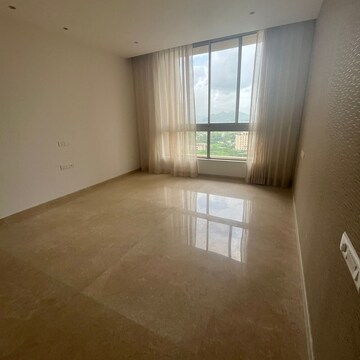 Room in 4 BHK Apartment at Hiranandani Lake Encalve Glendale, Anu Nagar – for Rent