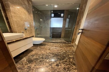 Parking in 5 BHK Apartment at Kalpataru Horizon, Worli – for Rent