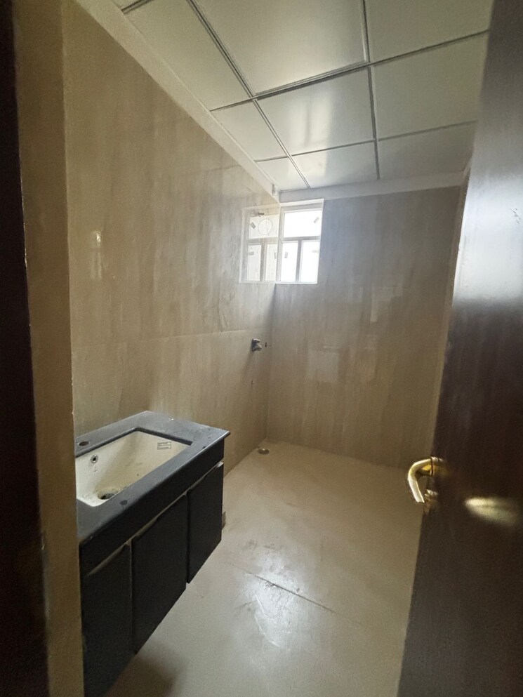 Bathroom, opportune-crystal-mayberry 3.5 Bedroom 2200 Sq.Ft. Apartment In Badhamau Lucknow 7984699