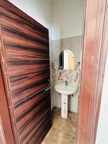 Furnished Amenities in 2 BHK Apartment at Guru Nanak Enclave, Dhakoli – for Rent