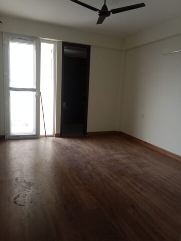 Room in 3 BHK Apartment at Vip Road – for Rent