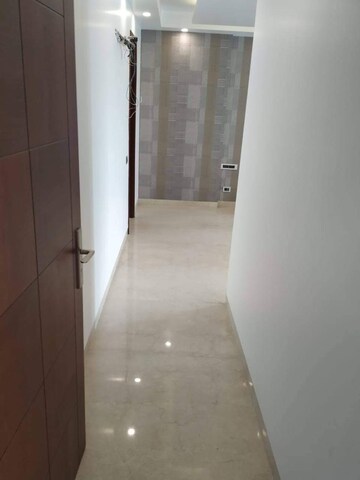 Building Lobby in 3 BHK Builder Floor at Sector 17 – for Rent