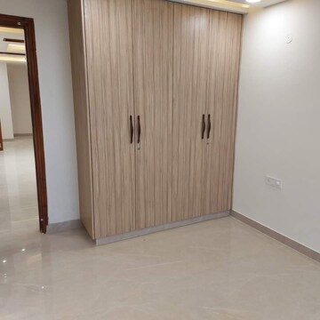 Room in 3 BHK Builder Floor at Sector 17 – for Rent