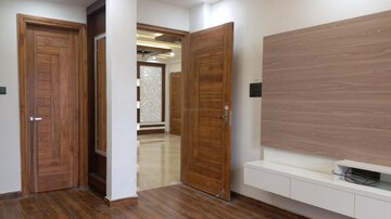 Room in 3.5 BHK Builder Floor at Sector 9 – for Rent