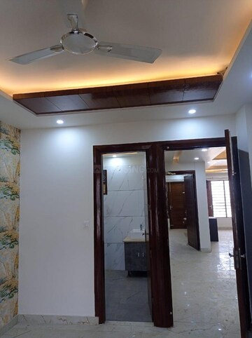 Building Lobby in 3.5 BHK Builder Floor at Sector 9 – for Rent