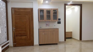 Room in 3.5 BHK Builder Floor at Sector 9 – for Rent