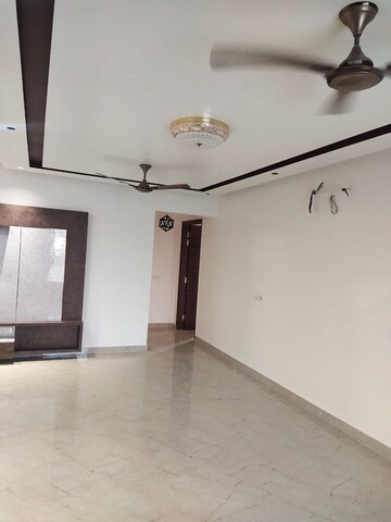 Room in 3.5 BHK Builder Floor at Sector 9 – for Rent