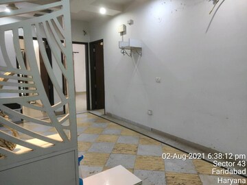 Room in 3.5 BHK Builder Floor at Sector 9 – for Rent