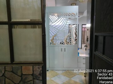 Room in 3.5 BHK Builder Floor at Sector 9 – for Rent