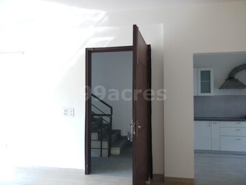 Room in 2 BHK Builder Floor at Sector 9 – for Rent