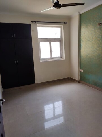 Room in 3.5 BHK Apartment at Great Value Anandam, Sector 107 – for Rent