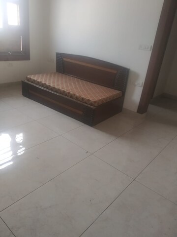 Living Room in 3 BHK Builder Floor at Sector 16 – for Rent