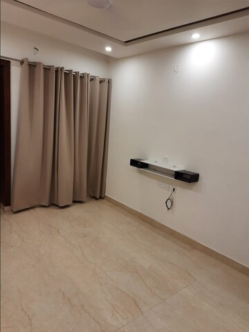 Room in 3 BHK Builder Floor at Sector 16 – for Rent