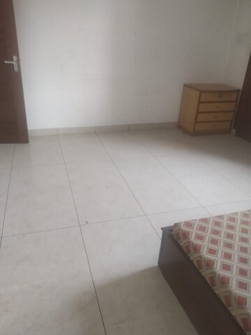 Room in 3 BHK Builder Floor at Sector 16 – for Rent